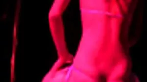 على كرسي بذيء مع المحافظ أشلي جي وجولاندا إتش من Clubseventeen تجسس مخفي سكس