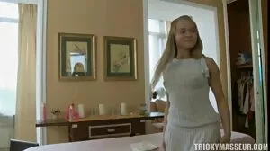 عكس راعية البقر مع مثير إميلي روس مساج مخفي ياباني من Smut Puppet