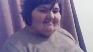 مشهد Handjob مع Mackenzie Mace من Sis Loves Me مساج مخفي جنس
