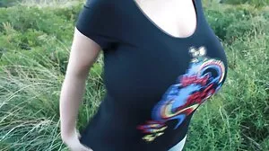 الساقين على سكس شرجي مخفي الأكتاف تتلألأ مع بيج أوينز الشغوف من Spizoo