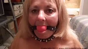 تقبيل الإباحية مع المحافظ Lacy Lennon من Hard X. جنس تصوير مخفي